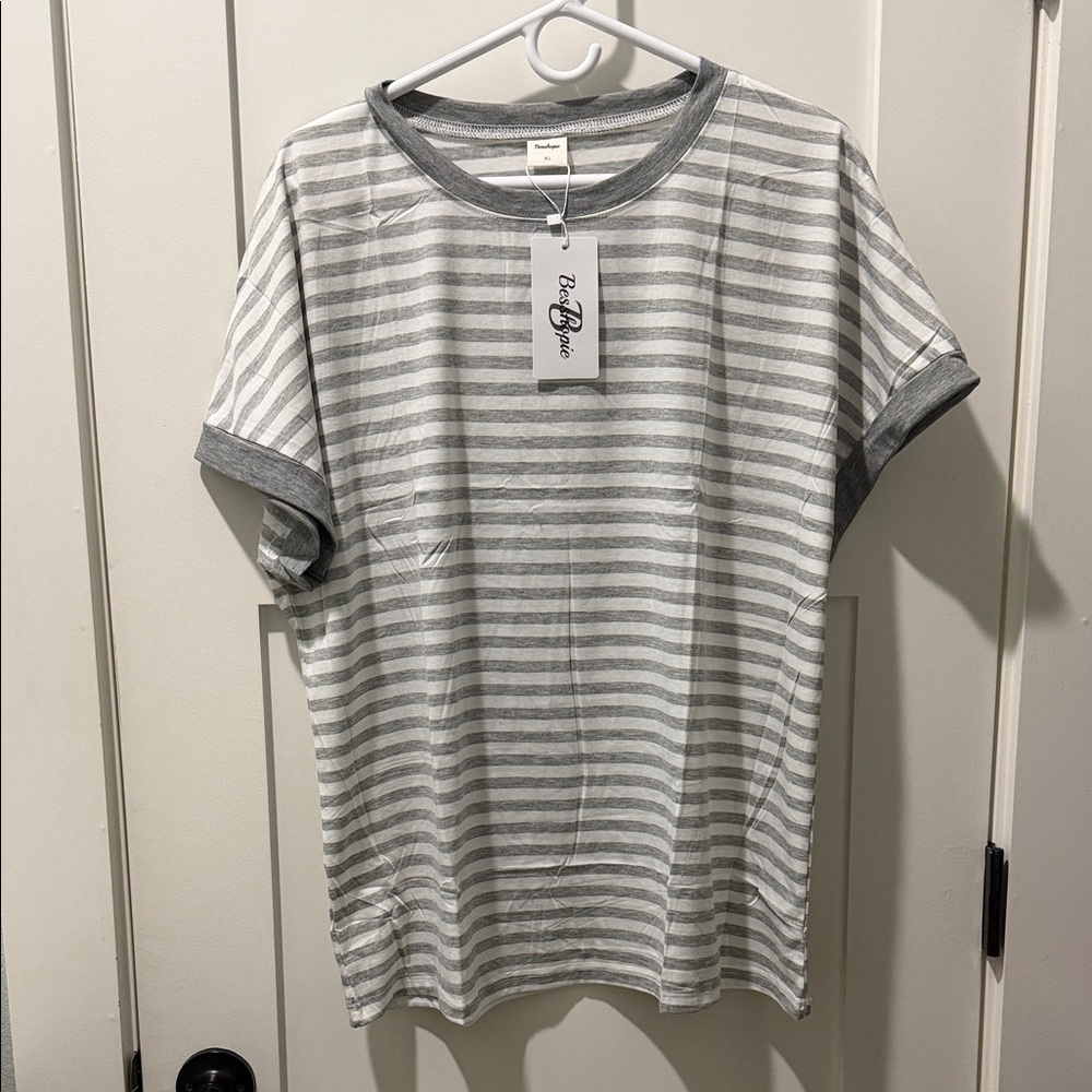Wide Cuffed Shortsleeved Gray Striped T-Shirt minimalist baggy comfy Size XL